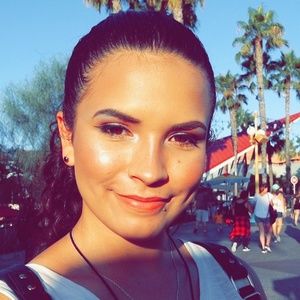 Meet your Posher, Corrina